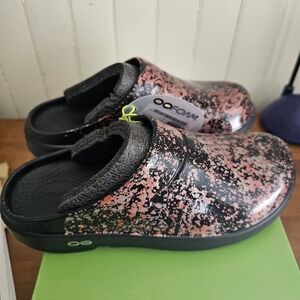 Oofos Bellini Splash slip on